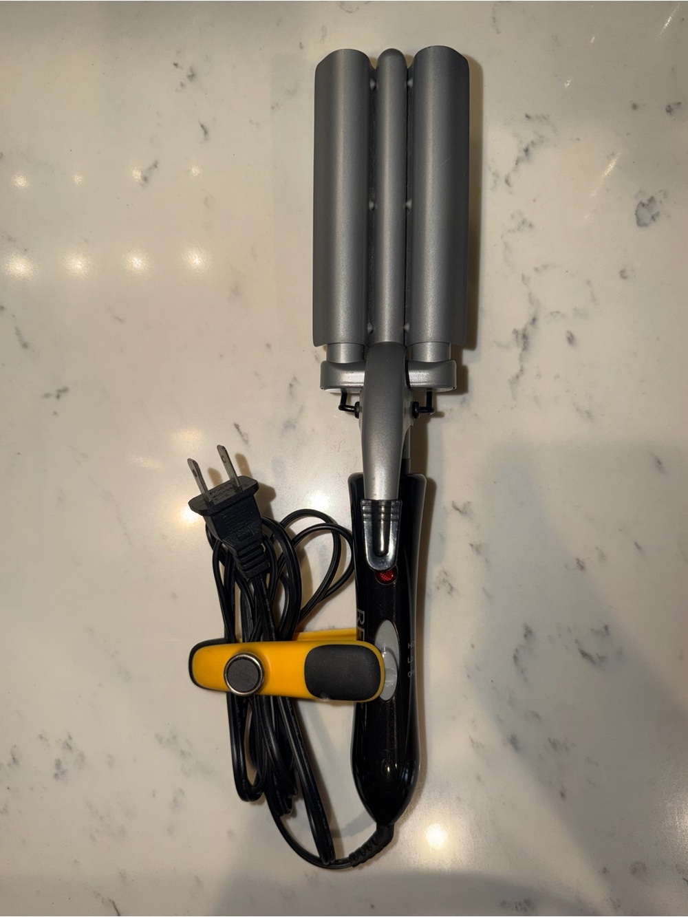 Revlon Black and Silver 3-Barrel
Hair Waver